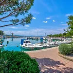 In 51198 * Crikvenica