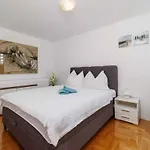 Apartament In 51198 Crikvenica