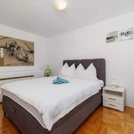 Apartamento In 51198 Crikvenica