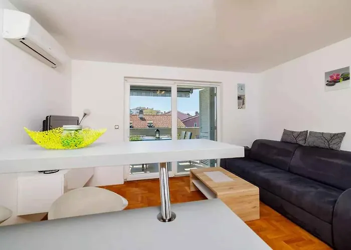 In 51198 Apartment *