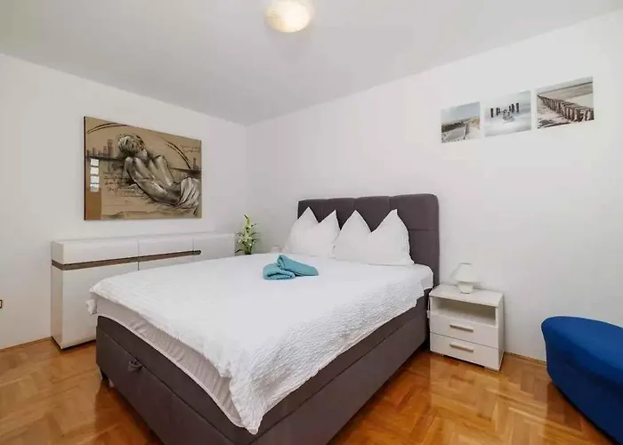 Apartment In 51198 Crikvenica